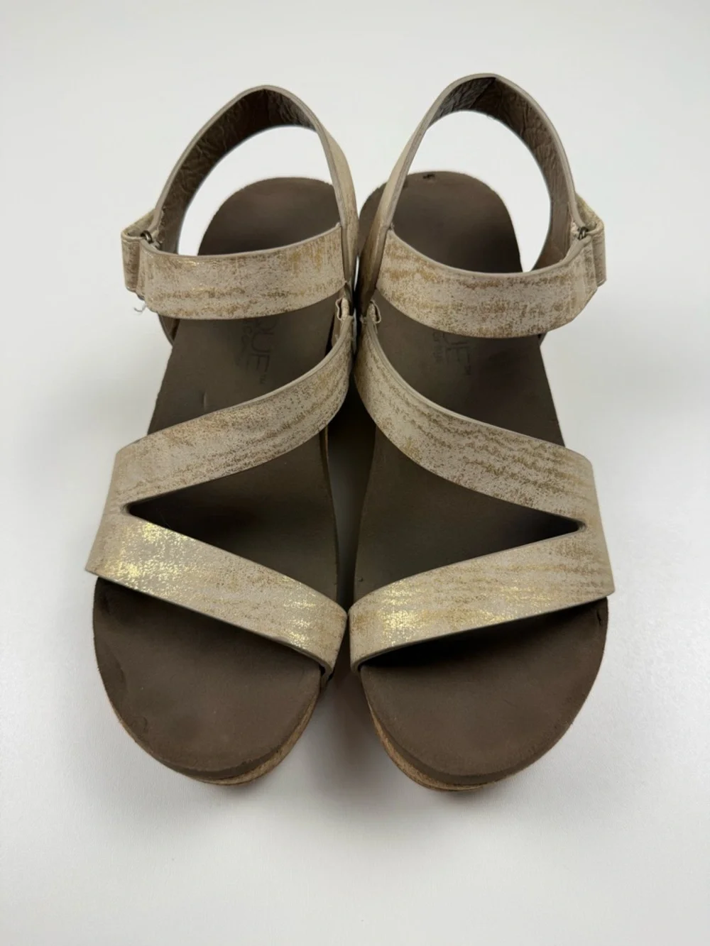 Boutique by Corkys Spring Fling Gold Strappy Studded Wedge Sandals Size 8 Women - Picture 2 of 10